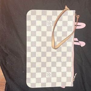 Damier Azur Neverfull MM GM Pochette wristlet in Rose Ballerine